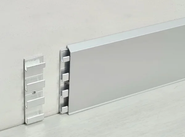 Алюминиевый плинтус Fezard Кабельный ALP-С70 Алюминий 70*10*2500 мм в Челябинске