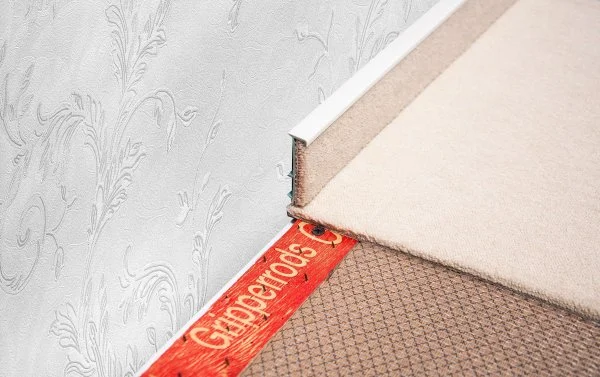 Плинтус для ковролина Korner Listwa 100 Белый 2,5м (50мм) в Челябинске