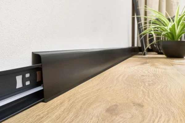 Плинтус пластиковый Arbiton INDO70 220 Чёрный матовый 2.5 м в Челябинске