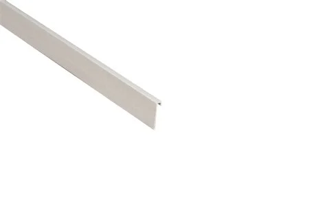 Коннелюрный плинтус Bonkeel Верхняя светло-серая часть (28х5х2200мм) в Челябинске