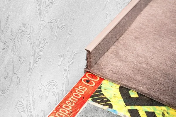 Плинтус для ковролина Korner Listwa 102 Беж 2,5м (50мм) в Челябинске