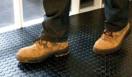 Противоскользящее резиновое покрытие Пятачки (1,0х10м) в Челябинске